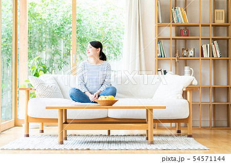 若い女性 54571144