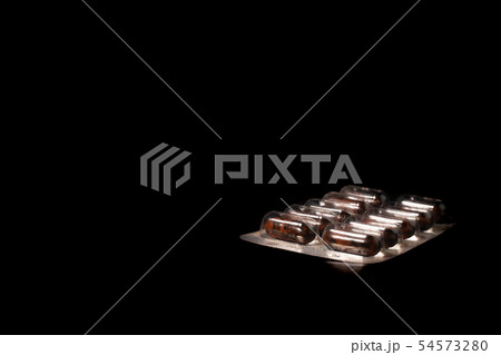 expaired pills of capsule 54573280