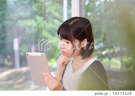休日の女性 休日の女性 54573328