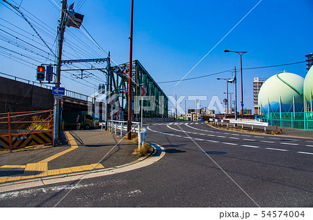 大阪市大正区から西区・岩崎橋と岩崎運河橋梁とガスタンク 54574004