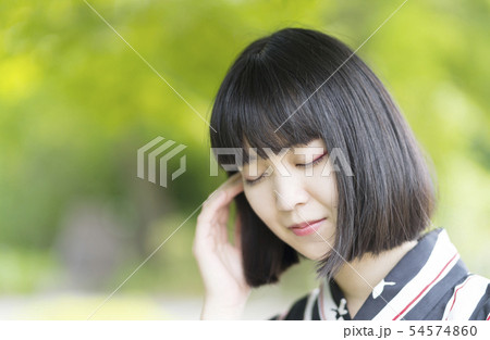 浴衣の女性 うつむく 浴衣の女性 うつむく 54574860