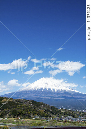 富士川サービスエリアから見た富士山 54576128