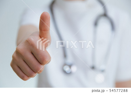 医療　福祉　白衣　女性 54577288