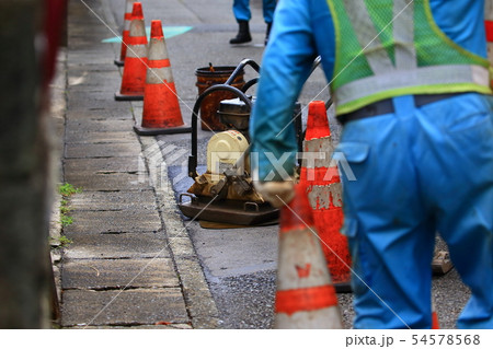 舗装　アスファルト　舗装工事　道路工事　水道工事　ガス工事　予算　9月　期末　復旧　公共事業　道路 54578568