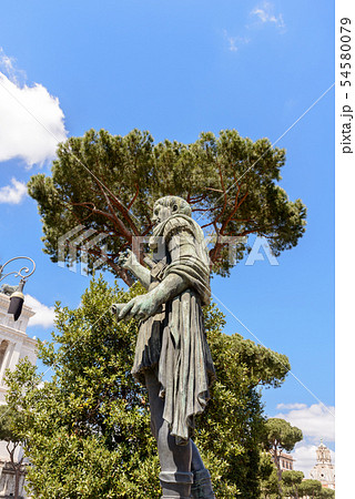 The  Emperore Trajan's statue 54580079