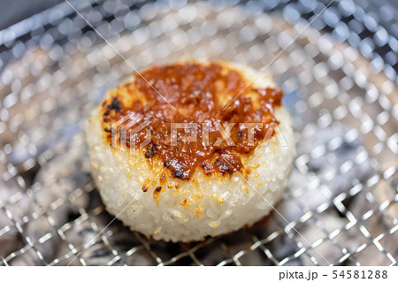 焼きおにぎり・焼きおむすび・焼おにぎり_bbq・BBQ・バーべキュー・七輪・炭・備長炭 54581288