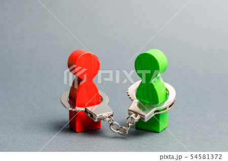 Two people are handcuffed to each other 54581372