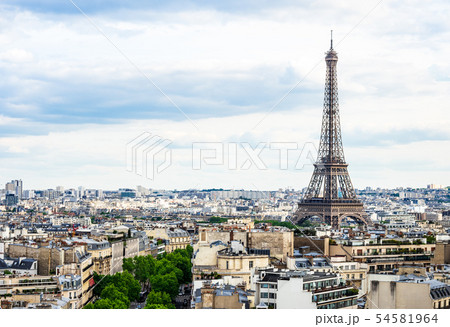 凱旋門から眺めるエッフェル塔とパリ市内 凱旋門から眺めるエッフェル塔とパリ市内 54581964