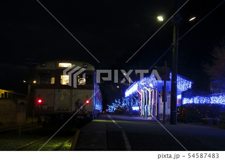 いすみ鉄道 大多喜駅イルミネーションと急行列車 54587483