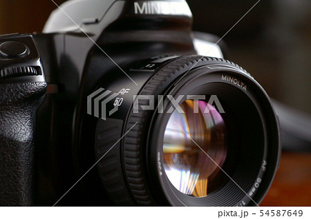 輝くレンズ 54587649