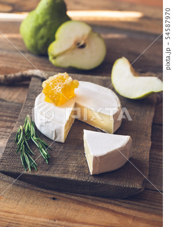 Camembert cheese with pears Camembert cheese with pears 54587970