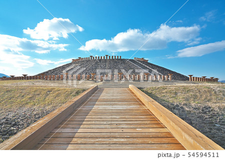 【三吉石塚古墳】 奈良県北葛城郡広陵町三吉 【三吉石塚古墳】 奈良県北葛城郡広陵町三吉 54594511