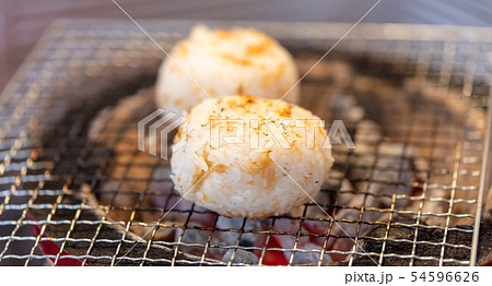 鮭焼きおにぎり・鮭焼きおむすび・鮭焼おにぎり_bbq・BBQ・バーべキュー・七輪・炭・備長炭・サケ 鮭焼きおにぎり・鮭焼きおむすび・鮭焼おにぎり_bbq・BBQ・バーべキュー・七輪・炭・備長炭・サケ 54596626