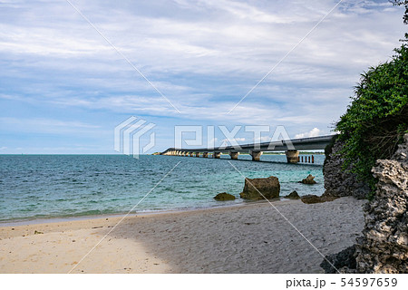沖縄県 宮古島市 池間大橋と美しい海 沖縄県 宮古島市 池間大橋と美しい海 54597659