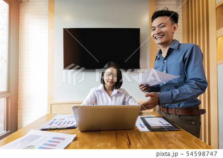 Business team meeting and discussing project plan. 54598747
