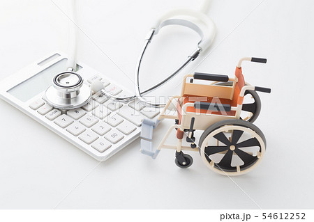 医療　介護費イメージ 54612252