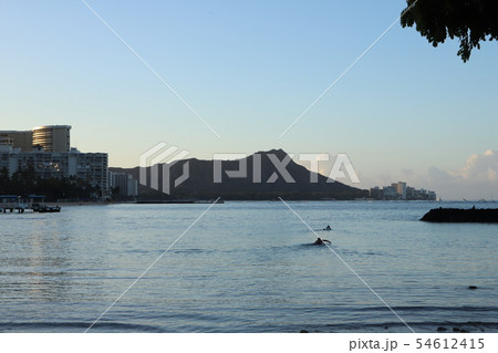 ハワイ オアフ島 ダイアモンドヘッドと海 ハワイ オアフ島 ダイアモンドヘッドと海 54612415