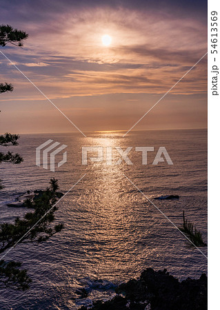 （石川県）能登金剛　夕陽 54613569