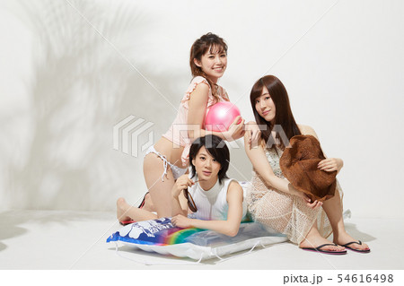 サマーリゾート　夏　女の子　モデル　ポートレート 54616498