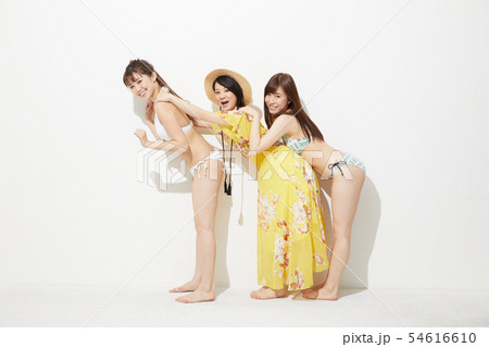 サマーリゾート　夏　女の子　モデル　ポートレート 54616610