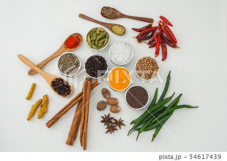 スパイスの集合写真　Group photo of representative spices  54617439