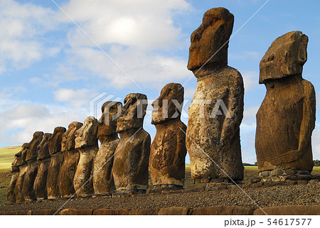 イースター島　アフ・トンガリキのモアイ（チリ） 54617577