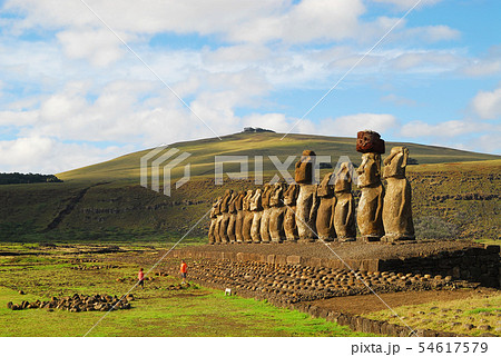 イースター島　アフ・トンガリキのモアイ（チリ） 54617579