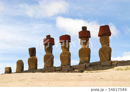 イースター島 アナケナビーチのモアイ 背面(チリ) イースター島 アナケナビーチのモアイ 背面(チリ) 54617589