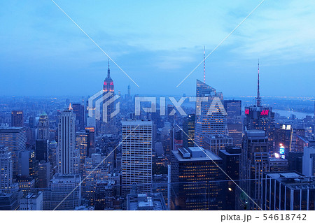 ロックフェラーセンター展望台から眺める夕暮れのニューヨーク・マンハッタン New York City ロックフェラーセンター展望台から眺める夕暮れのニューヨーク・マンハッタン New York City 54618742