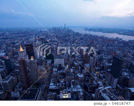 エンパイアステートビルディングから眺める夕方のニューヨーク・マンハッタン New York City エンパイアステートビルディングから眺める夕方のニューヨーク・マンハッタン New York City 54618747