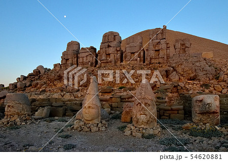 ネムルト山遺跡・日の出前 54620881
