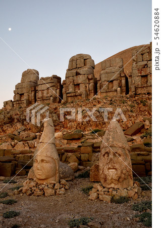 ネムルト山遺跡・日の出直前 ネムルト山遺跡・日の出直前 54620884