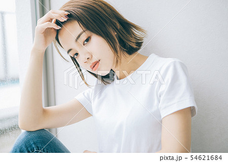 若い女性のヘアスタイルイメージ　 54621684