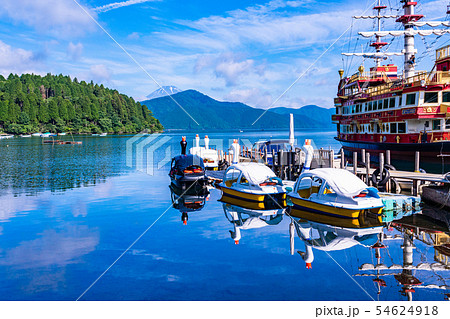 青湖 Kanagawa Prefecture) Swan-shaped boat on Lake - Stock