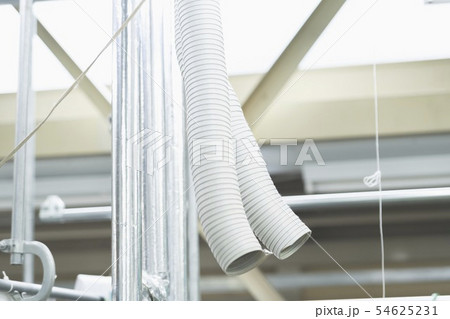 工場の送風のダクト 54625231