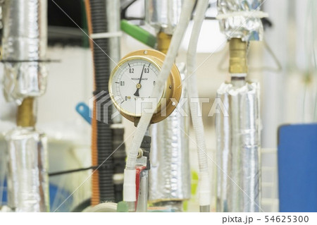 工場のメーター　圧力計 54625300