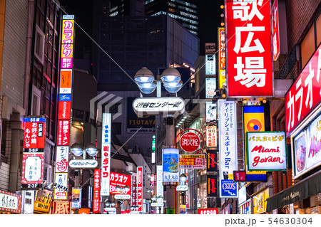 《東京都》渋谷センター街・夜の繁華街 《東京都》渋谷センター街・夜の繁華街 54630304