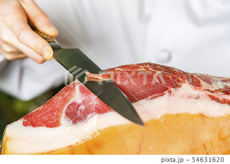 プロシュットの薄切りスライス 54631620