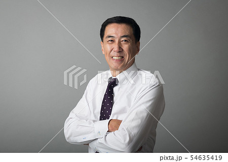 笑顔のビジネスマン　日本人男性　社長　管理職 54635419