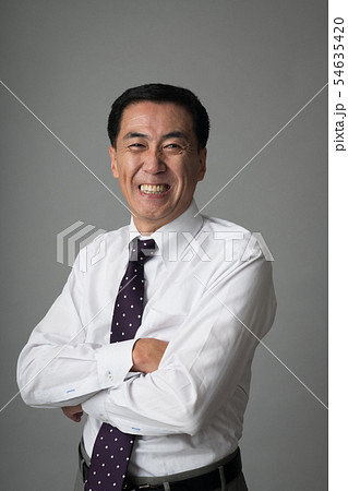 笑顔のビジネスマン 日本人男性 社長 管理職 笑顔のビジネスマン 日本人男性 社長 管理職 54635420