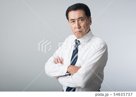 考えるビジネスマン　管理職　社長　日本人男性 54635737