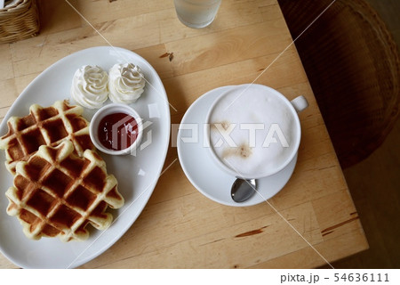 ワッフルとカフェラテ 54636111