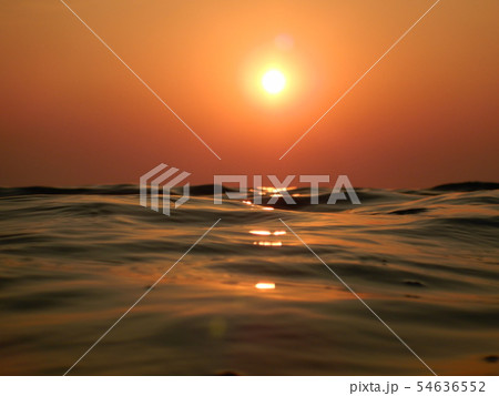 夕日の海面 54636552
