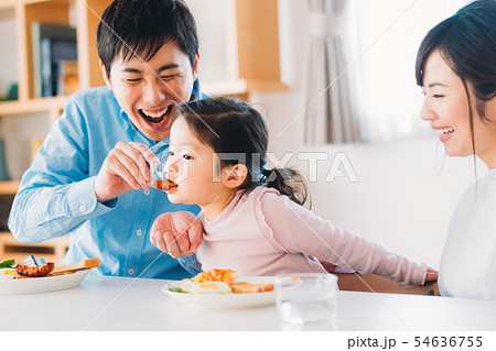 ファミリー　若い家族 54636755