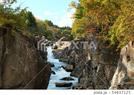 紅葉 岩手県 一関市 厳美渓の写真素材