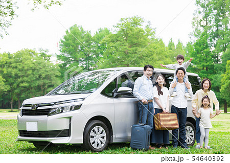 三世代家族 自動車 旅行 三世代家族 自動車 旅行 54640392