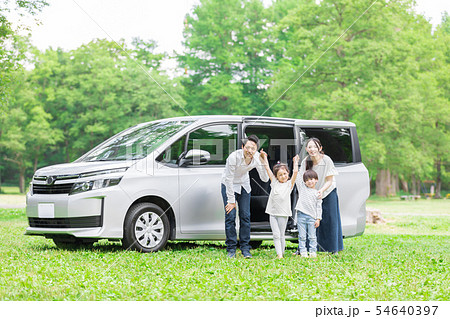 家族 自動車 旅行 家族 自動車 旅行 54640397