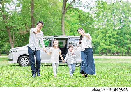 家族　自動車　旅行　 54640398