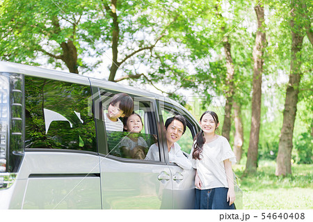 家族　自動車　旅行 54640408