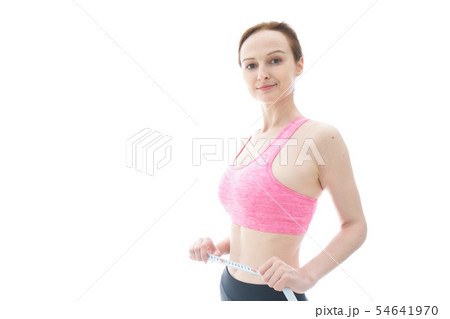 ダイエットをする若い女性 54641970
